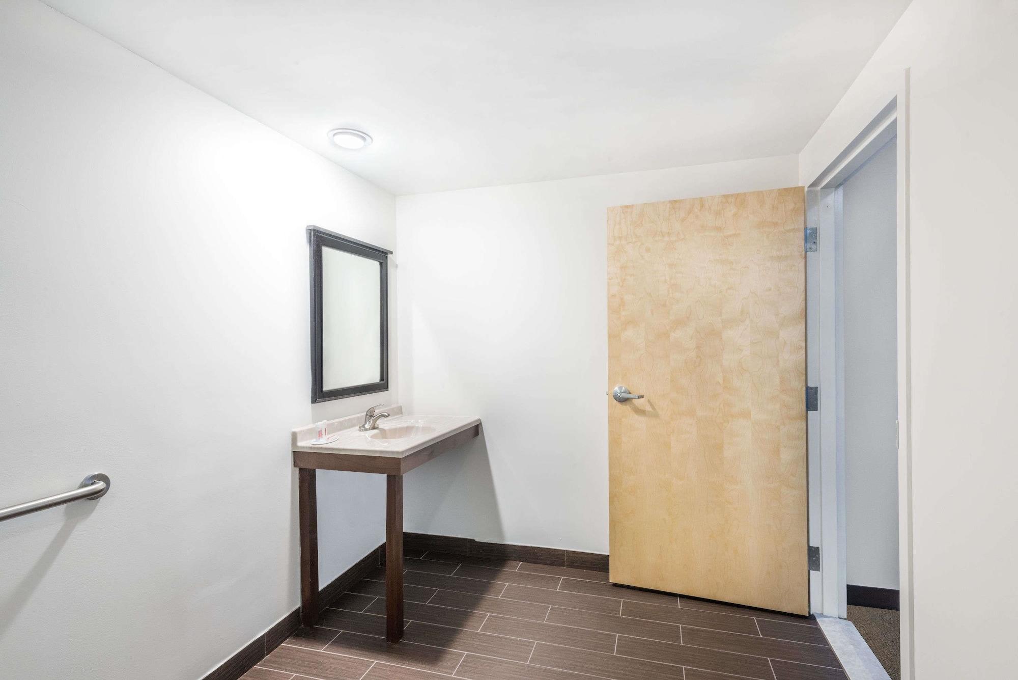Howard Johnson By Wyndham Quincy/ Boston Exterior photo